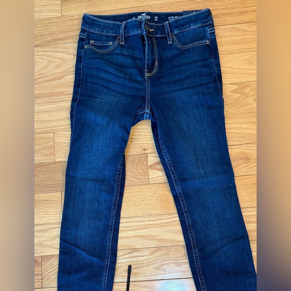 Woman’s Hollister mid-rise super skinny jeans